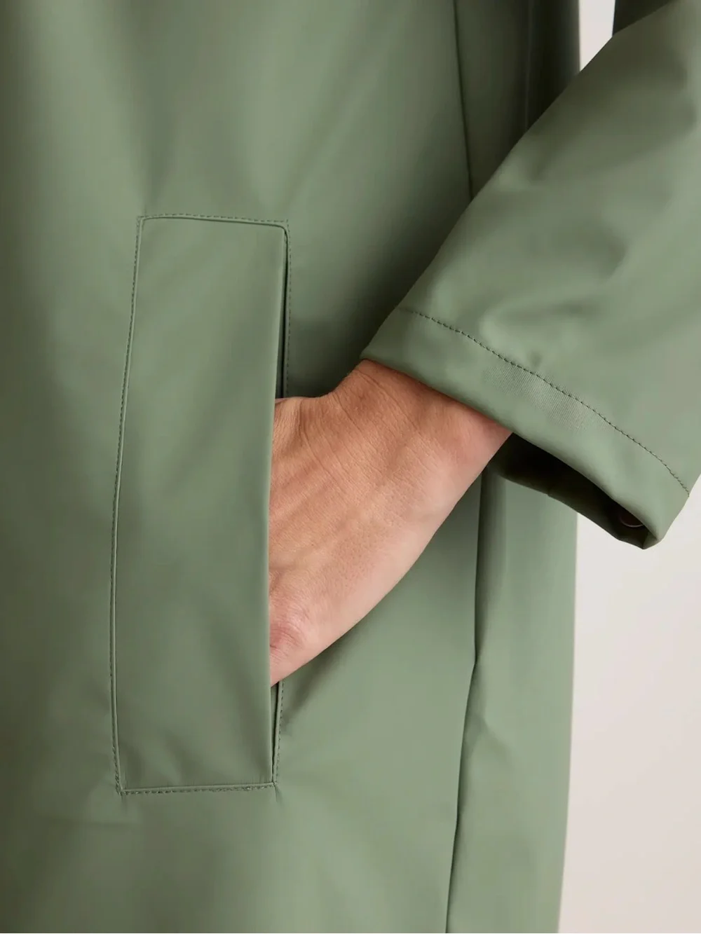 Quince Rubberized Rain coat in Pine Green Size XL
